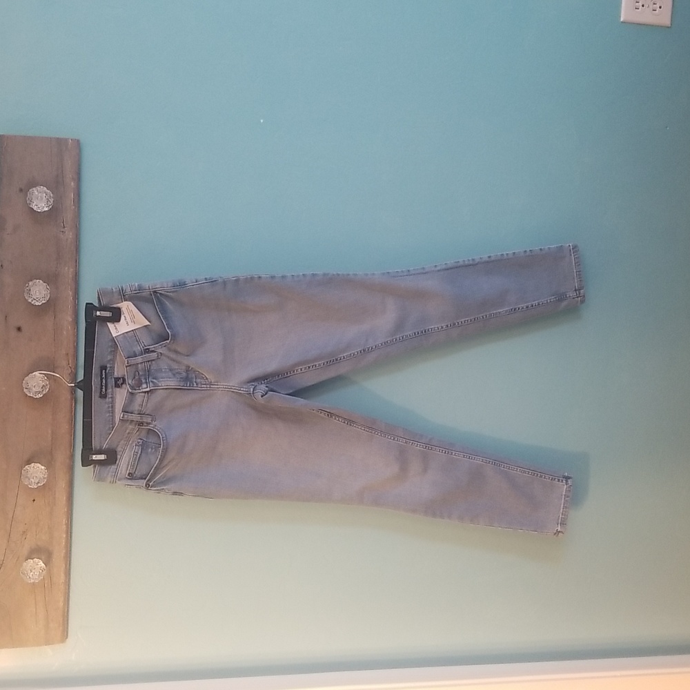 NWT Calvin Klein women's jeans SZ 28